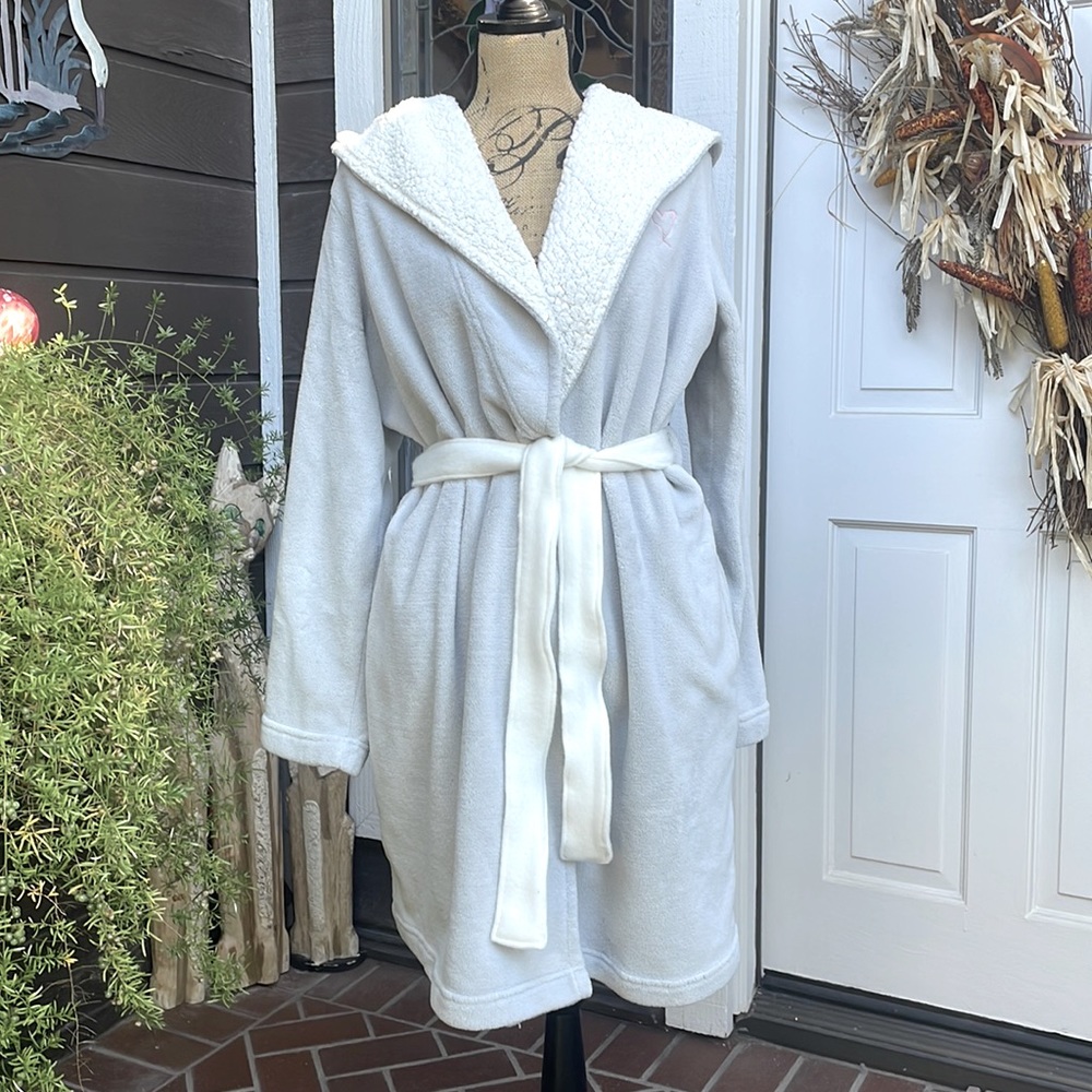 VS Angels Robe - Picture 2 of 11